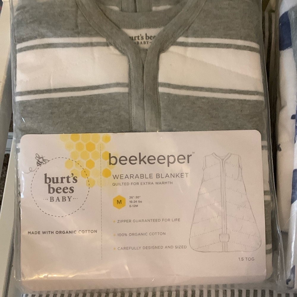 Burt’s Bees grey and white quilted sleep sack size medium